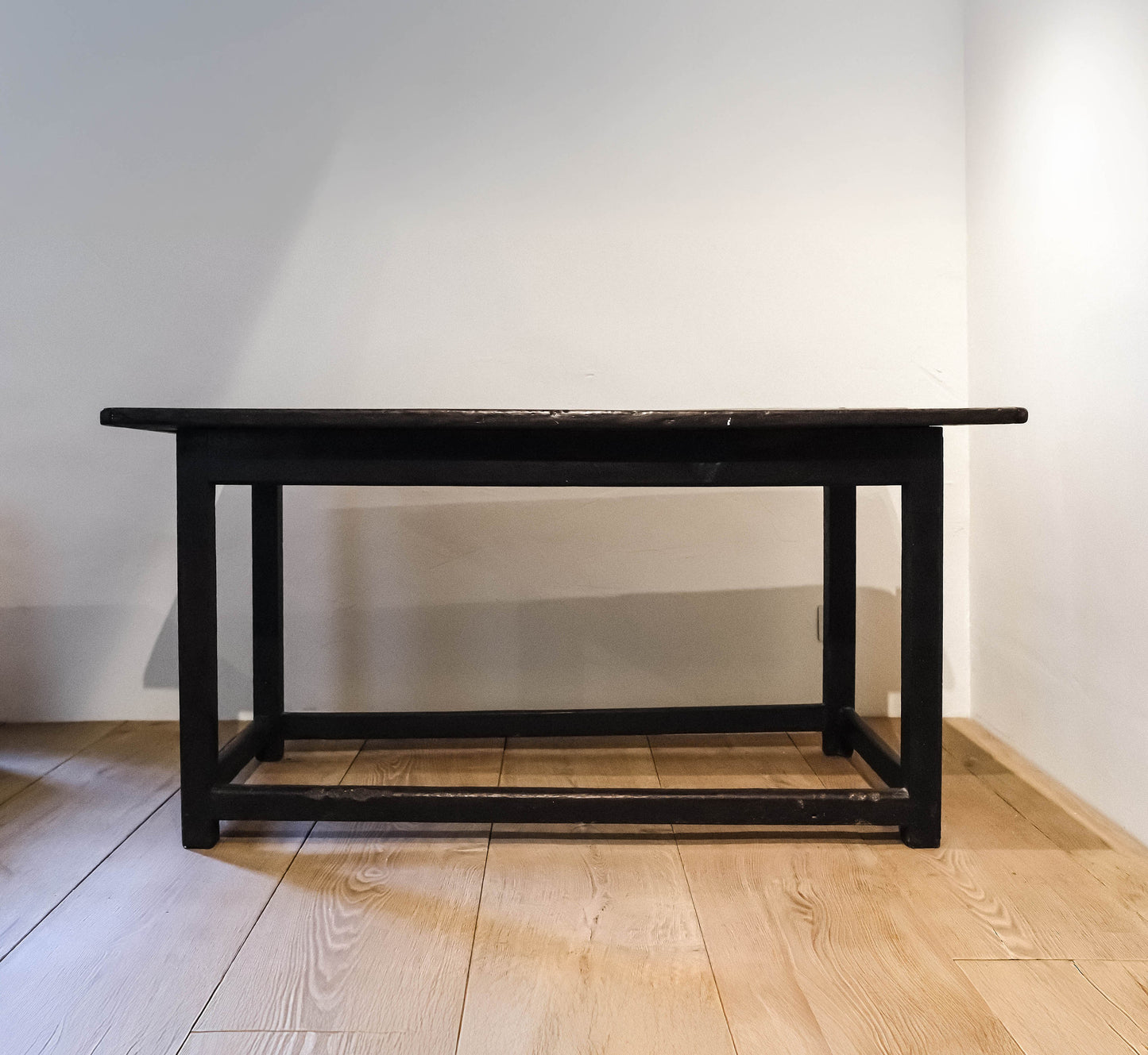 18th Century English Dark Oak Table in Solid Oak