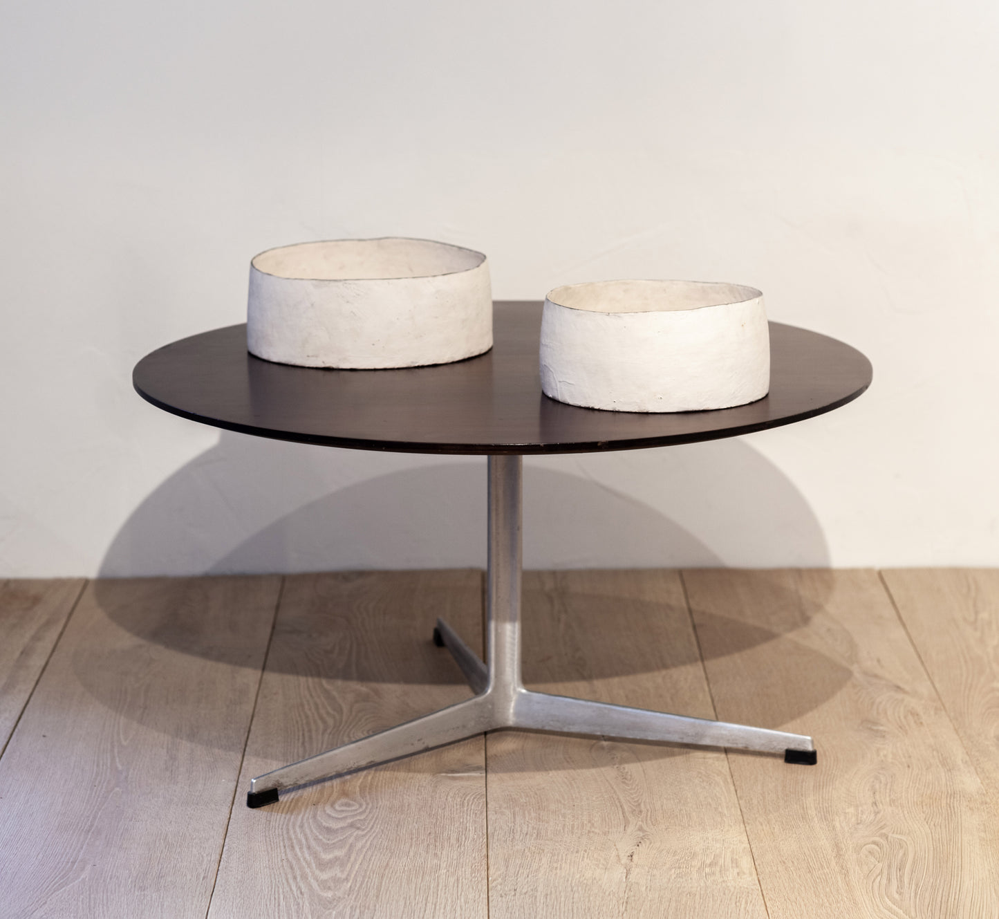 Arne Jacobsen Circular Coffee Table for Fritz Hansen, Denmark, circa 1960s